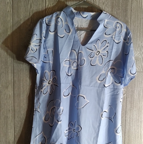 3/$15 Fashion concept top - Picture 1 of 4